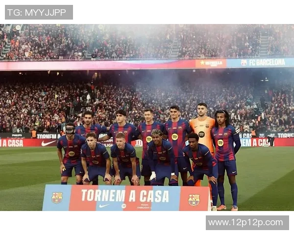 球迷狂欢！夺冠后球星送上球衣，幸运球迷握手致谢！